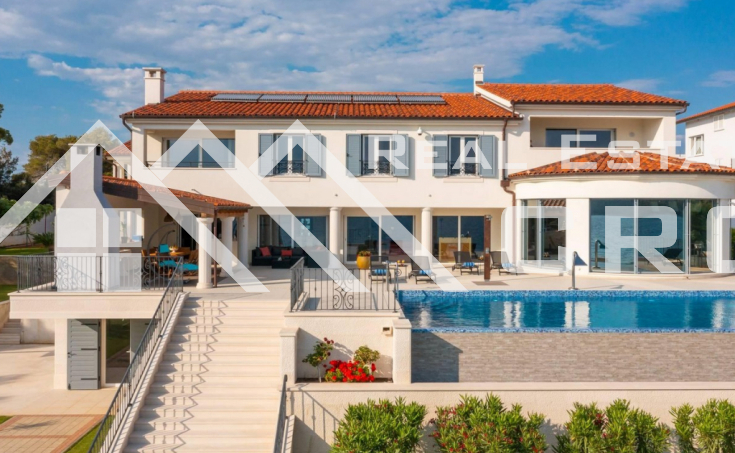 Sibenik Immobilien - Exklusive Villa auf einem großzügigen Grundstück, erste Reihe zum Meer, Umgebung von Sibenik, zum Verkauf