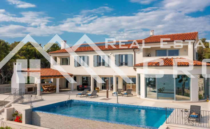 Magnificent villa on a spacious plot, first row to the sea, surroundings of Sibenik, for sal (5)