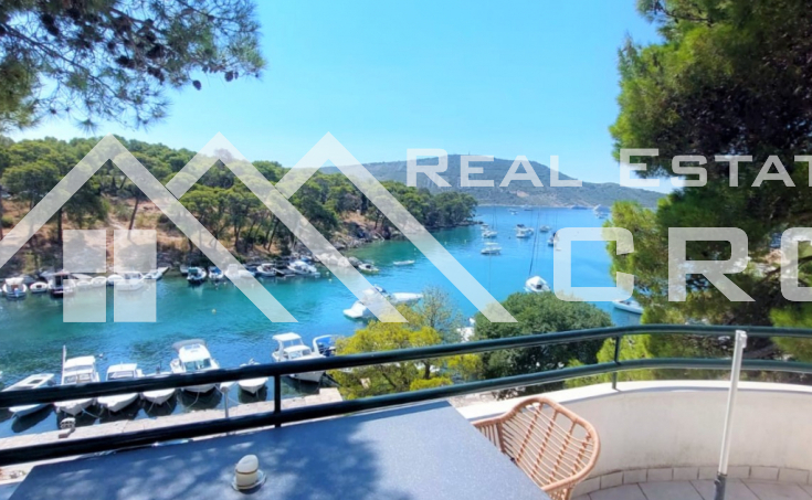 Primosten properties - Apartment house in an excellent location, first row to the sea, for sale