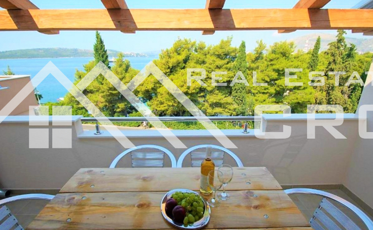 Spacious apartment villa with a swimming pool right above a wonderful beach, for sale (24)