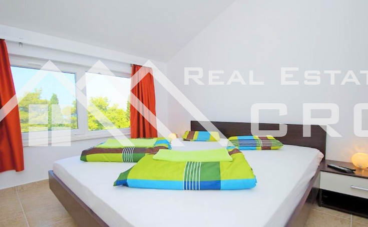 Spacious apartment villa with a swimming pool right above a wonderful beach, for sale (25)